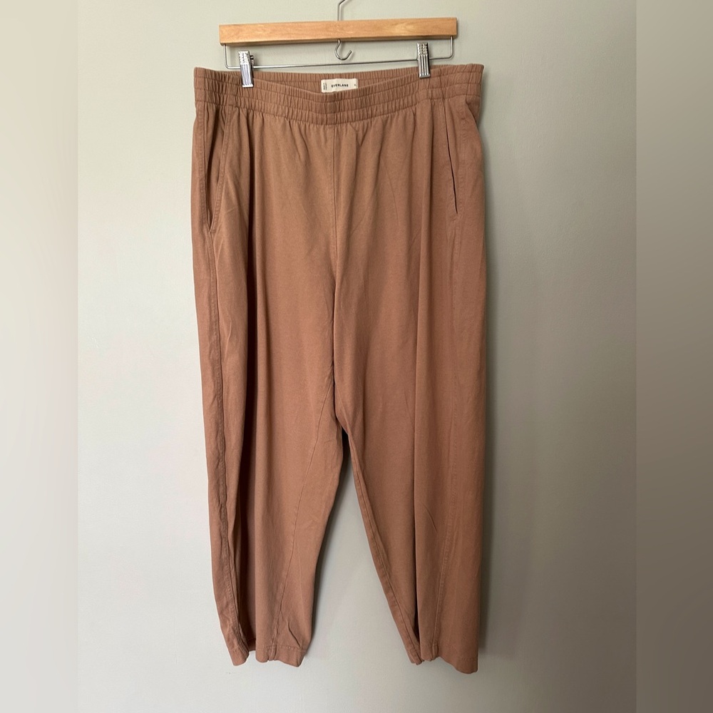 Everlane Off Duty Cotton Barrel Leg Pant in Tan; Comfy and lightweight size XL